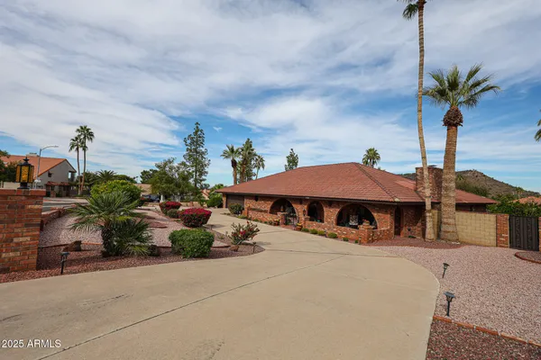 $875,000 | 1322 West Aster Drive, Phoenix, AZ 85029