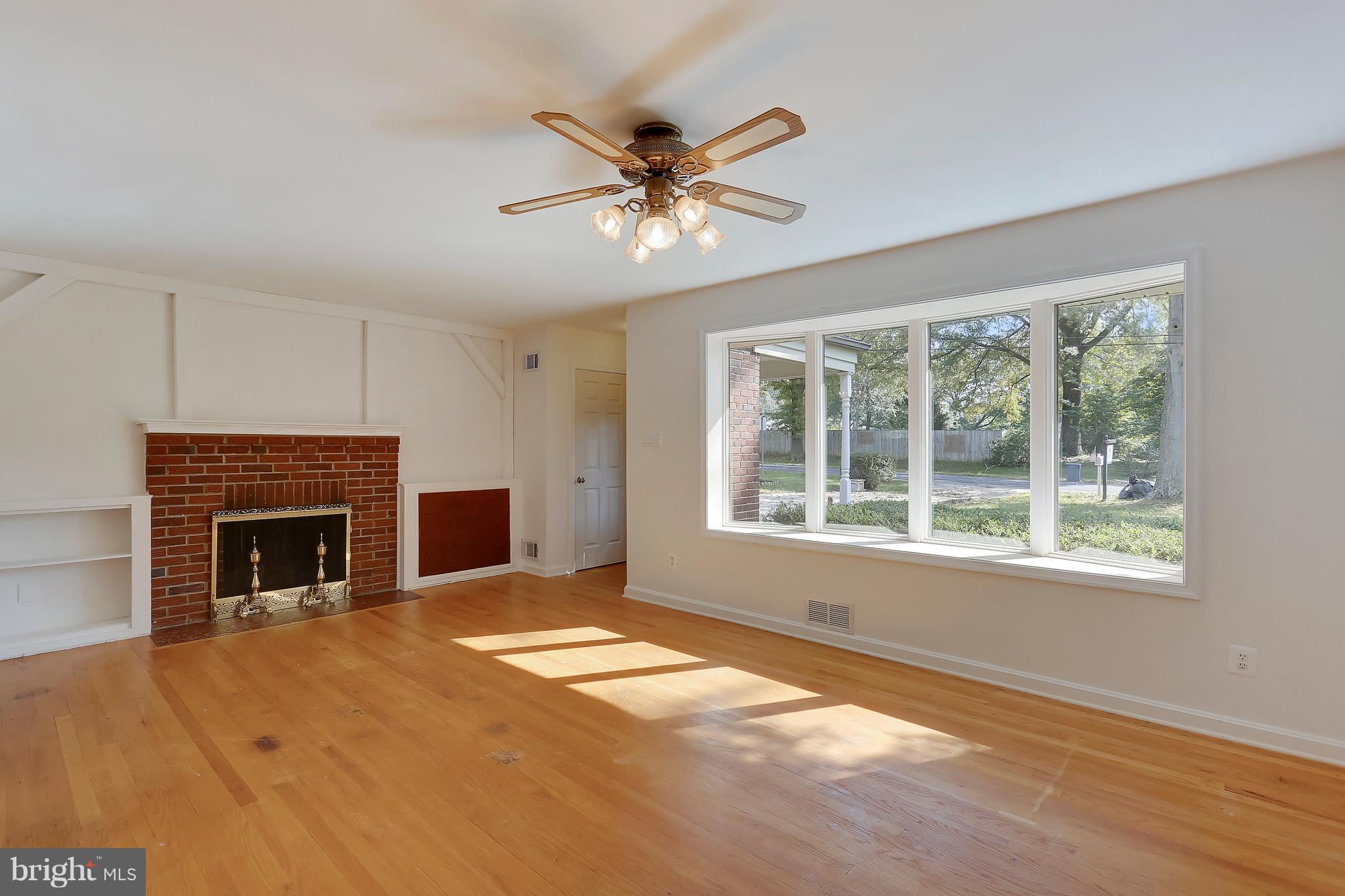 14820 Harold Road Silver Spring, MD 20905 - Photo 11 of 30 Living Room