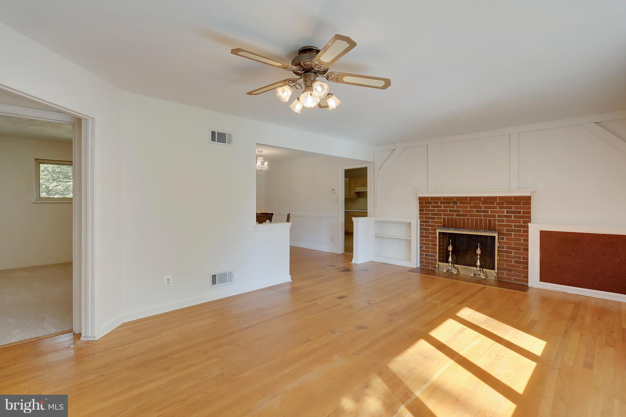 14820 Harold Road Silver Spring, MD 20905 - Photo 12 of 30 Living Room