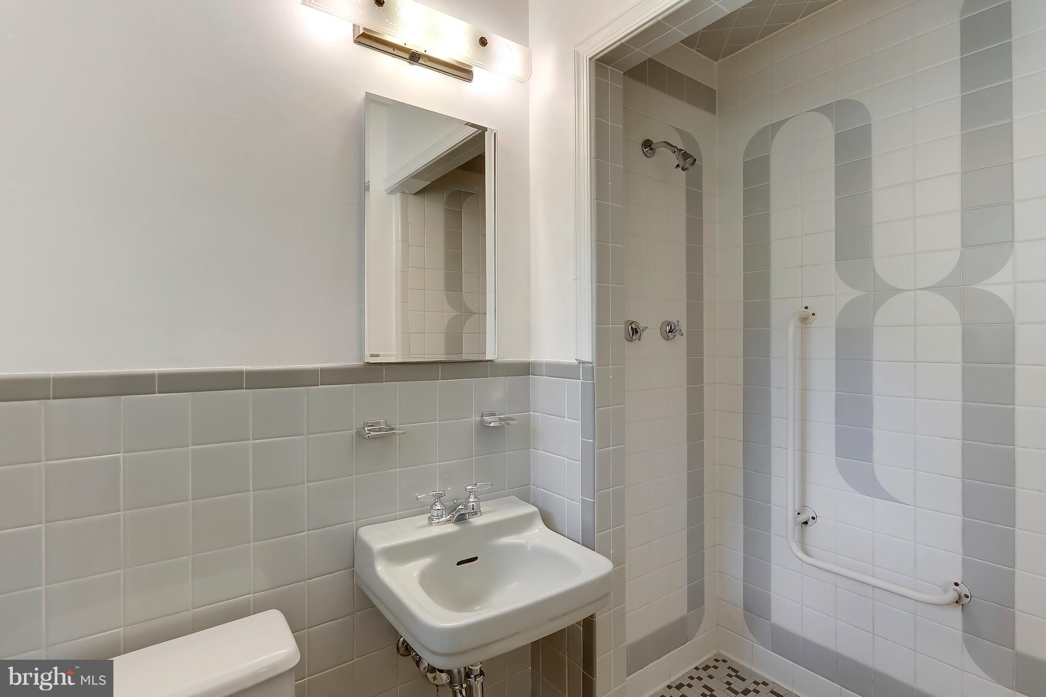 14820 Harold Road Silver Spring, MD 20905 - Photo 15 of 30 Attached Master Bath