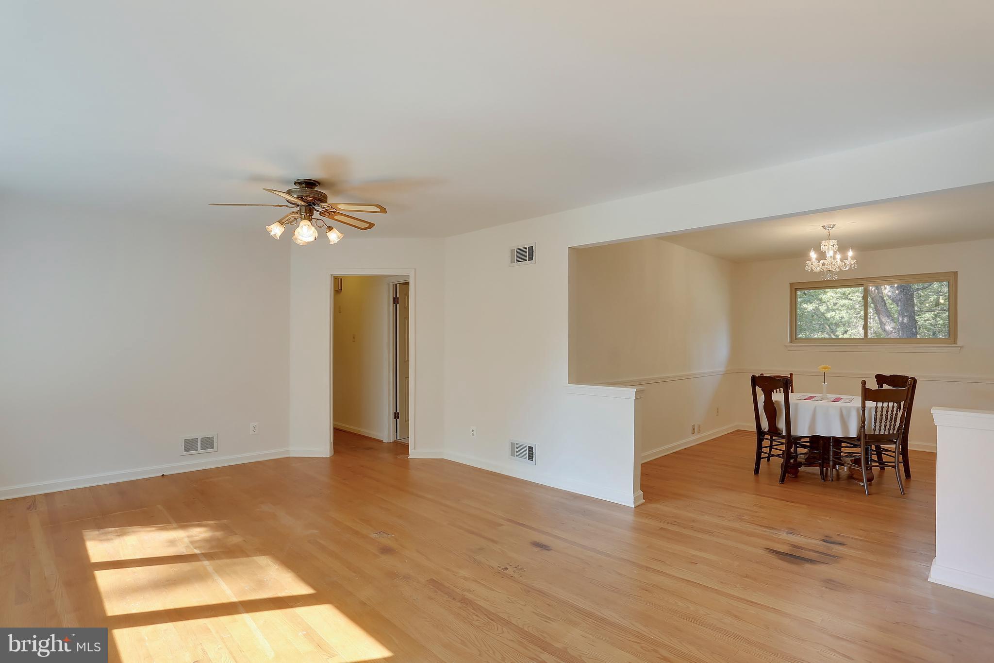 14820 Harold Road Silver Spring, MD 20905 - Photo 10 of 30 Living Room