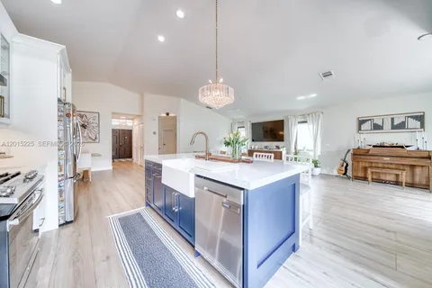 $785,000 | 77 Gables Boulevard, Weston, FL 33326
