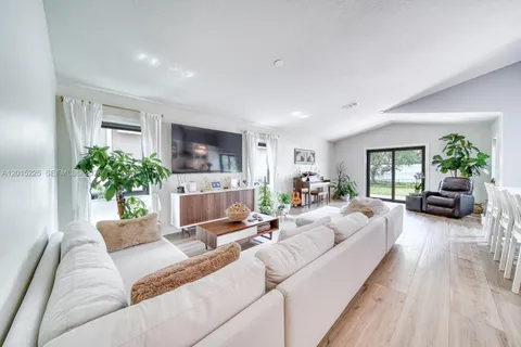 $785,000 | 77 Gables Boulevard, Weston, FL 33326