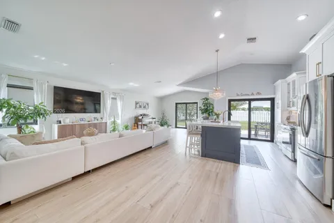 $785,000 | 77 Gables Boulevard, Weston, FL 33326