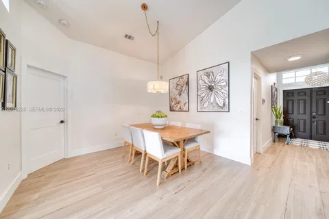 $785,000 | 77 Gables Boulevard, Weston, FL 33326