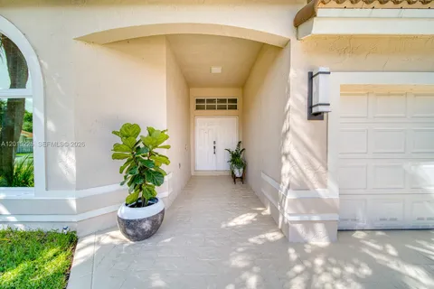 $785,000 | 77 Gables Boulevard, Weston, FL 33326