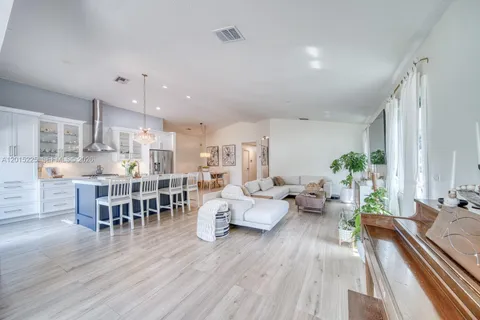 $785,000 | 77 Gables Boulevard, Weston, FL 33326