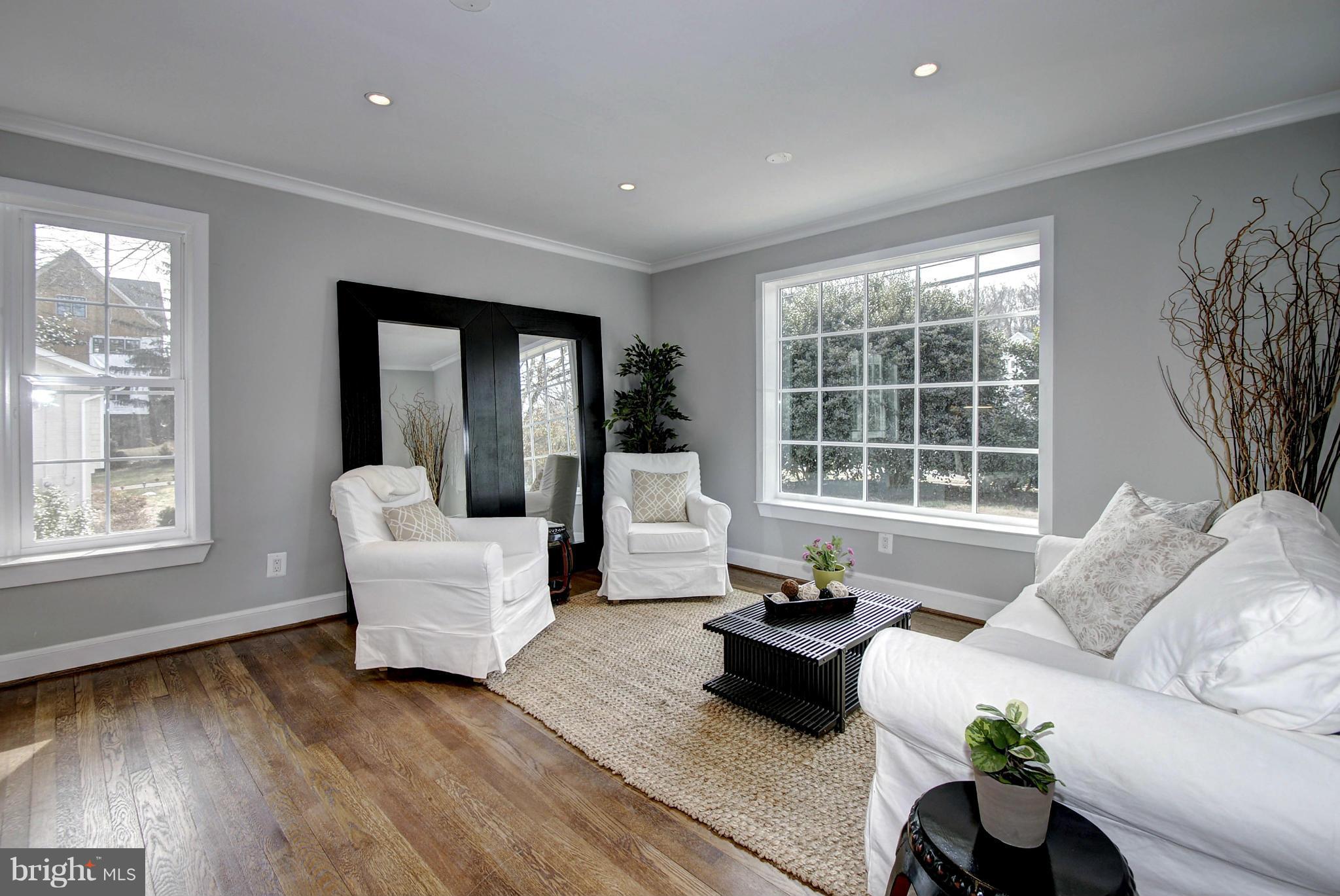 2555 Military Road Arlington, VA 22207 - Photo 3 of 29 Interior (General)