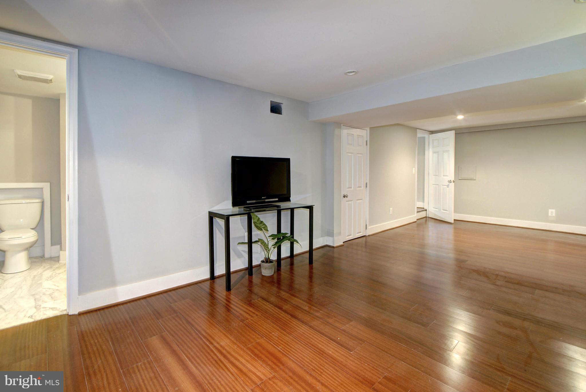 2555 Military Road Arlington, VA 22207 - Photo 22 of 29 Interior (General)