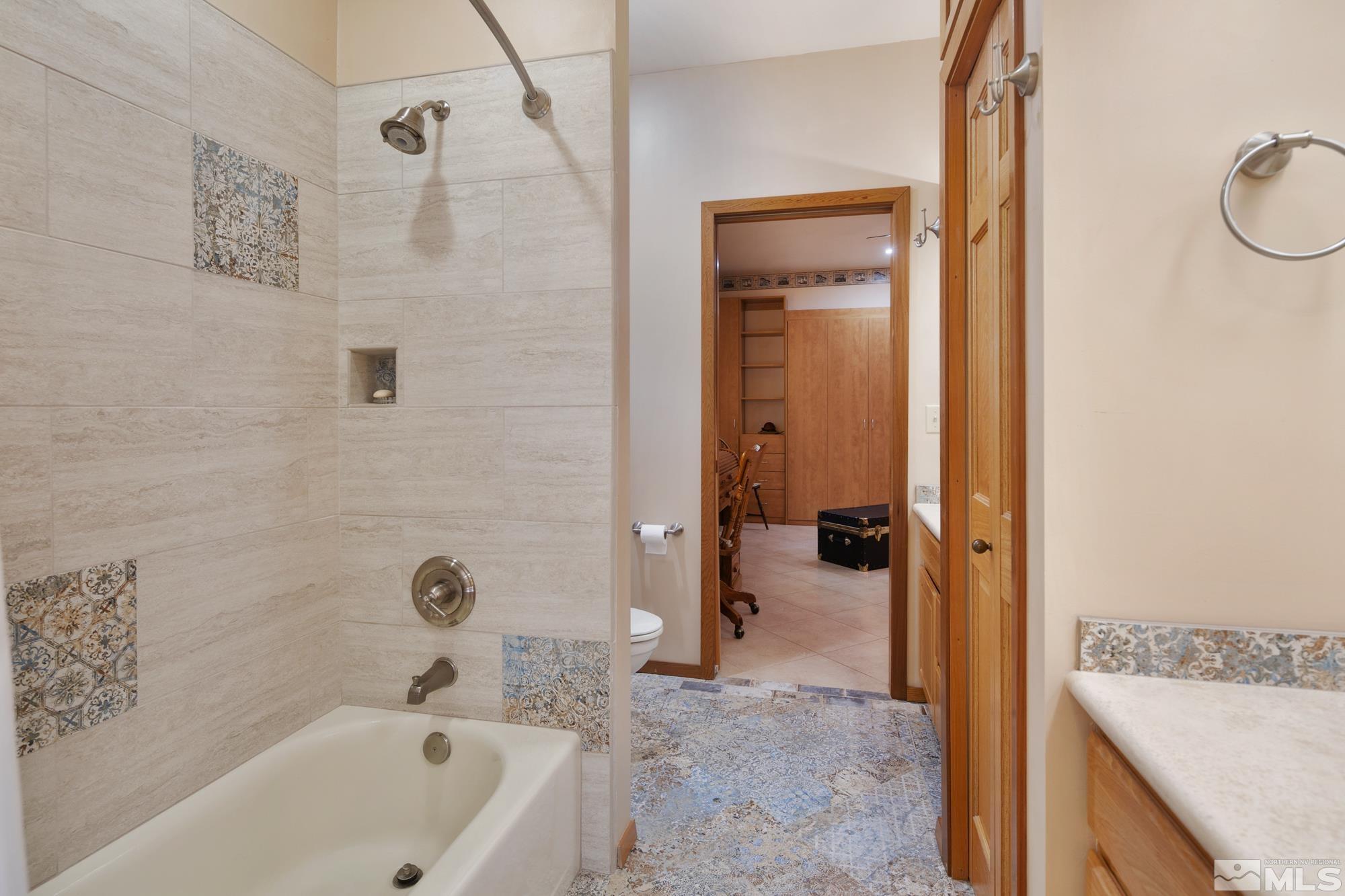 35 Austrian Pine Circle Reno, NV 89511 - Photo 28 of 39 a bathroom with a tub a sink and a mirror