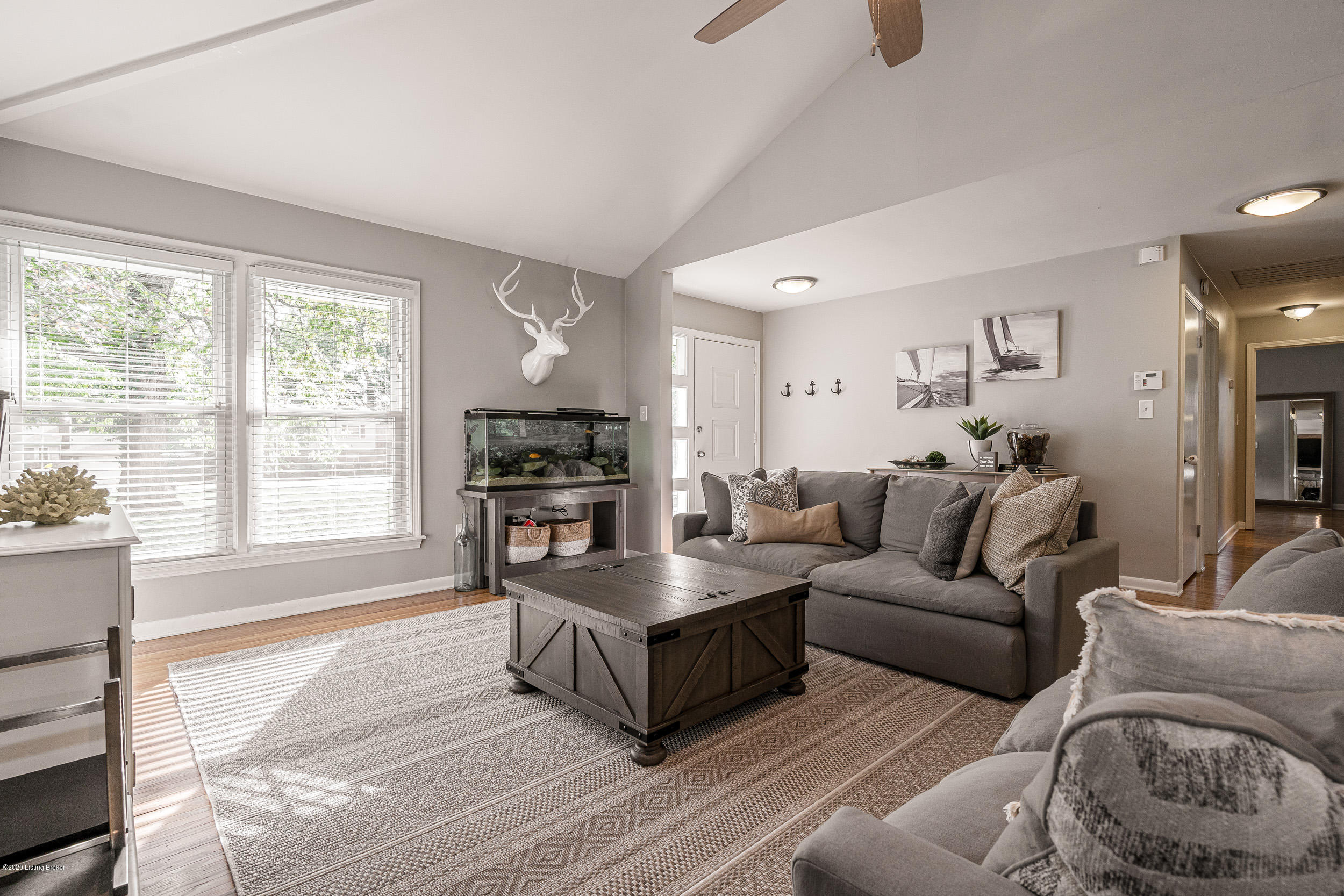 9309 Fairground Road Louisville, KY 40291 - Photo 6 of 54 Living room1