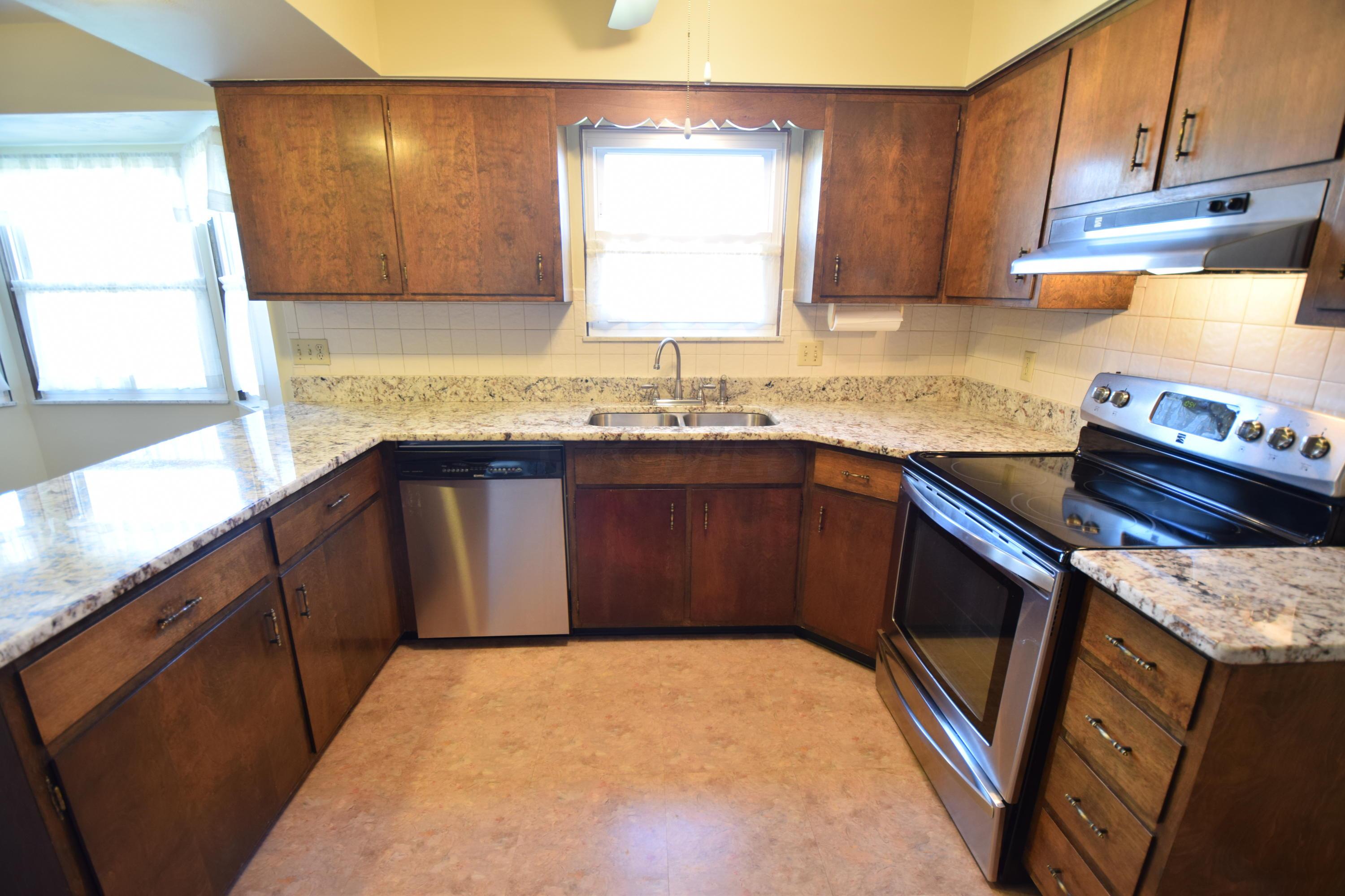 1678 Sandhurst Road Columbus, OH 43229 - Photo 11 of 41 Gallery Image 11