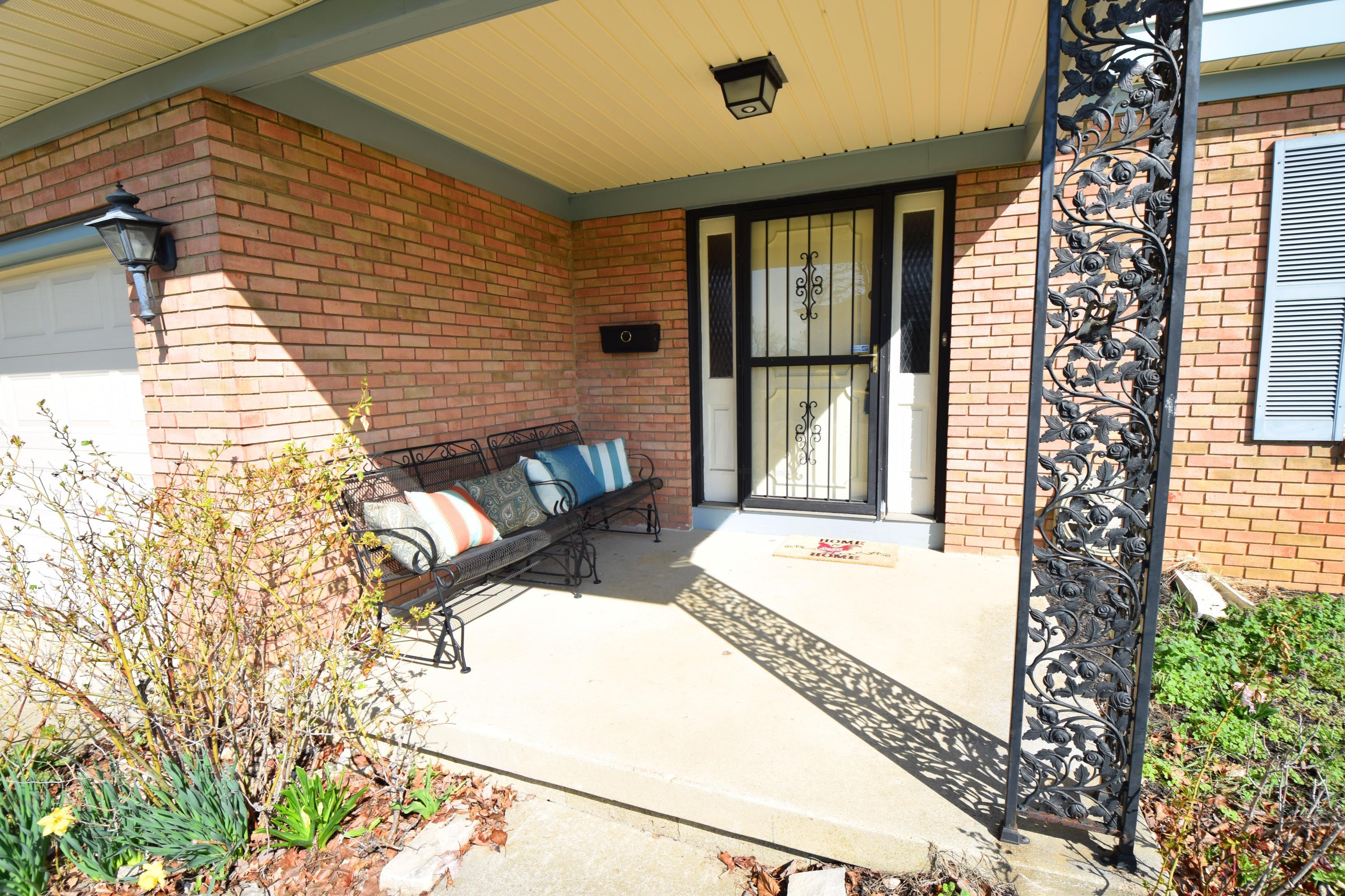 1678 Sandhurst Road Columbus, OH 43229 - Photo 2 of 41 Gallery Image 2