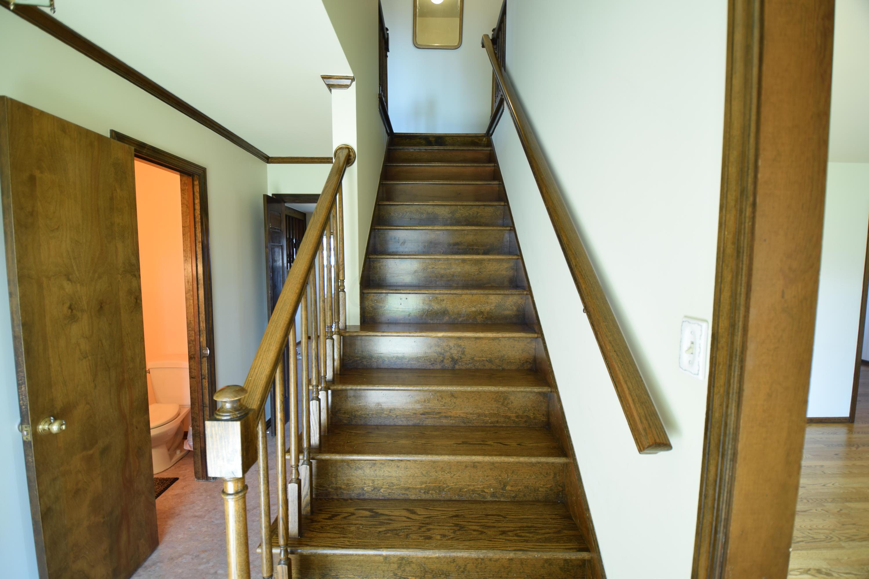 1678 Sandhurst Road Columbus, OH 43229 - Photo 4 of 41 Gallery Image 4