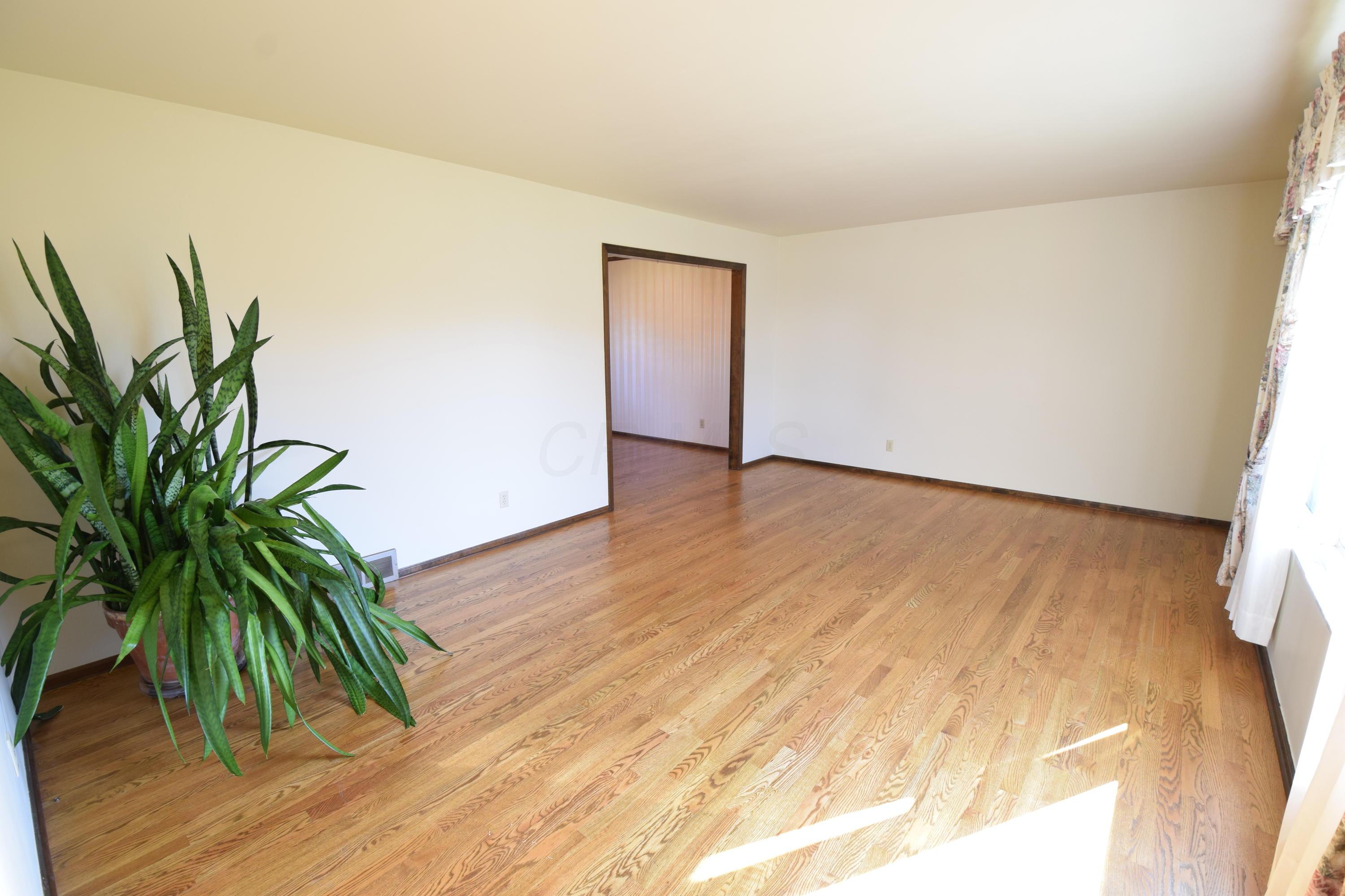 1678 Sandhurst Road Columbus, OH 43229 - Photo 5 of 41 Gallery Image 5