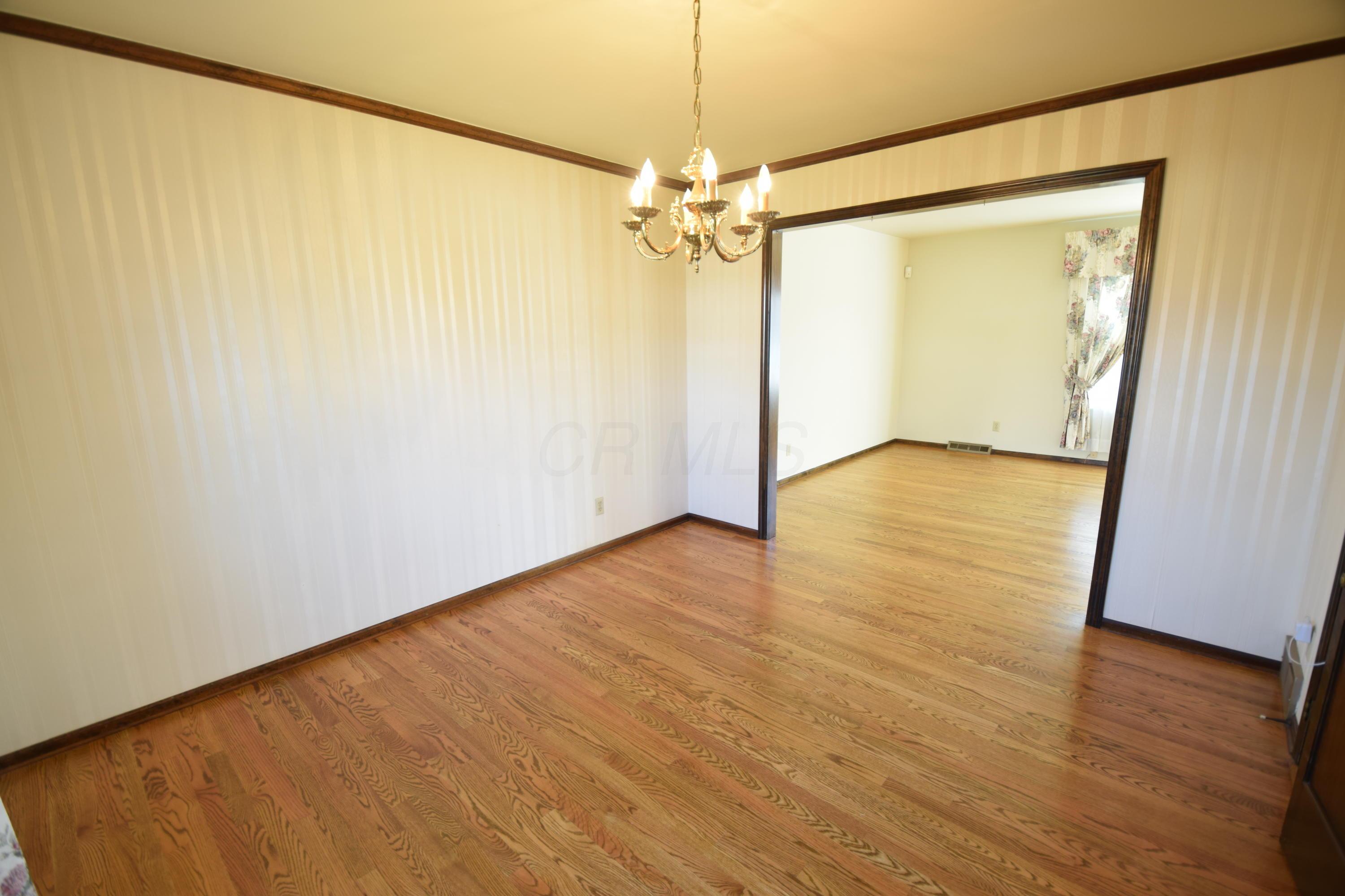 1678 Sandhurst Road Columbus, OH 43229 - Photo 8 of 41 Gallery Image 8