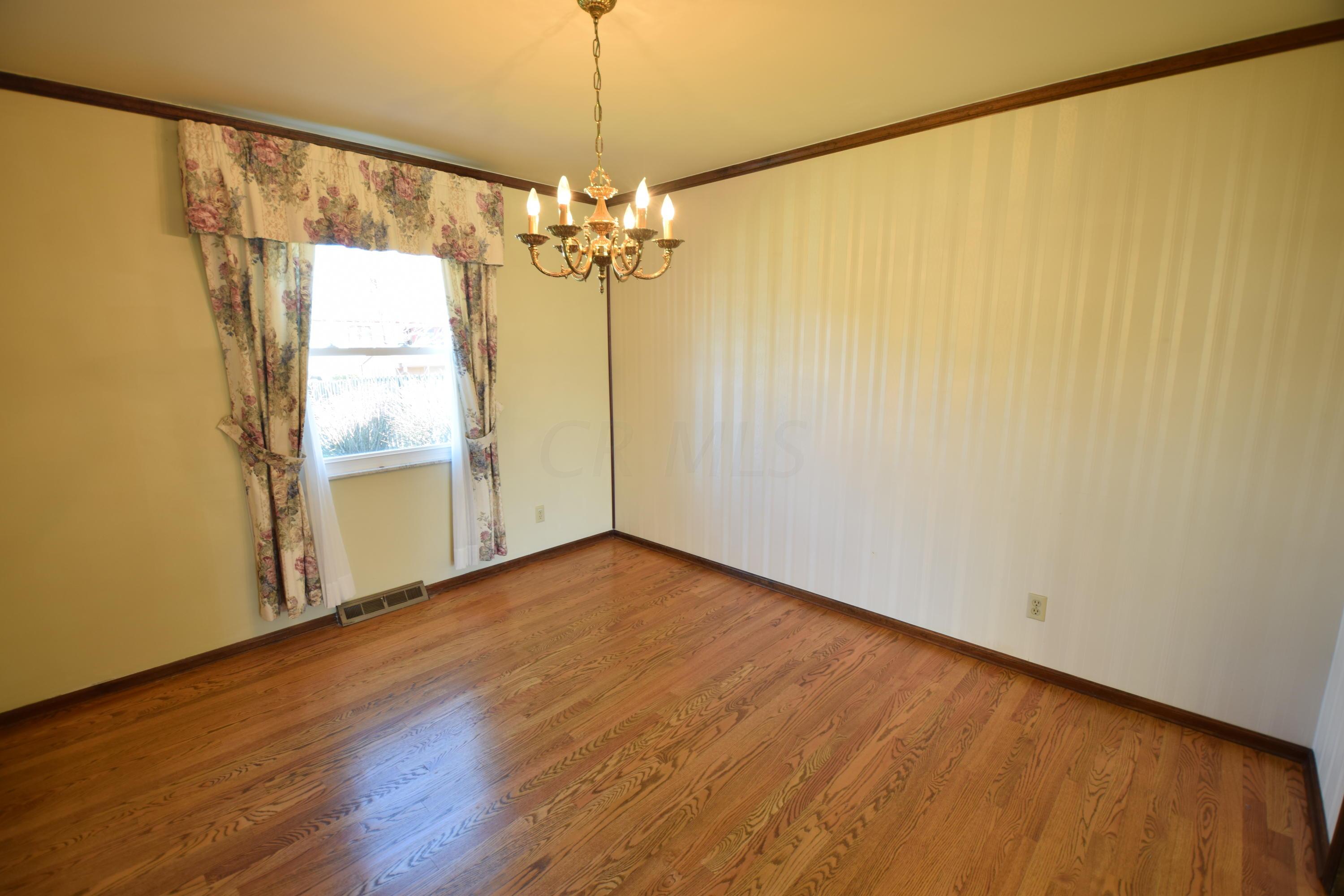 1678 Sandhurst Road Columbus, OH 43229 - Photo 9 of 41 Gallery Image 9