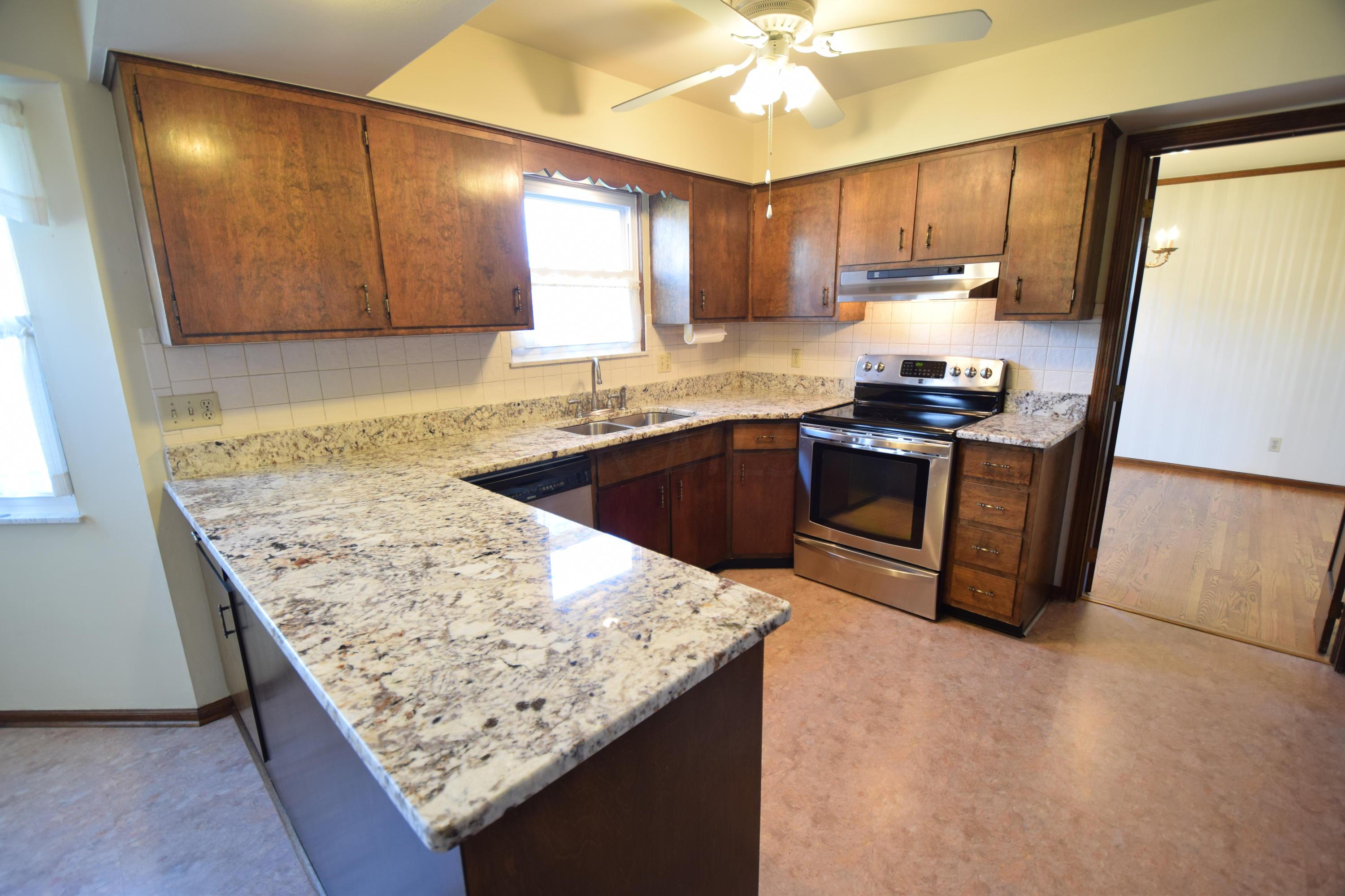 1678 Sandhurst Road Columbus, OH 43229 - Photo 10 of 41 Gallery Image 10