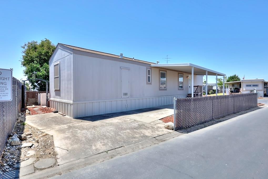 3506 Homestead Way Ceres, CA 95307 - Photo 28 of 39 a backyard of a house