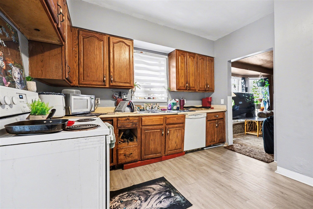 2832 6th Street Muskegon, MI 49444 - Photo 4 of 24
