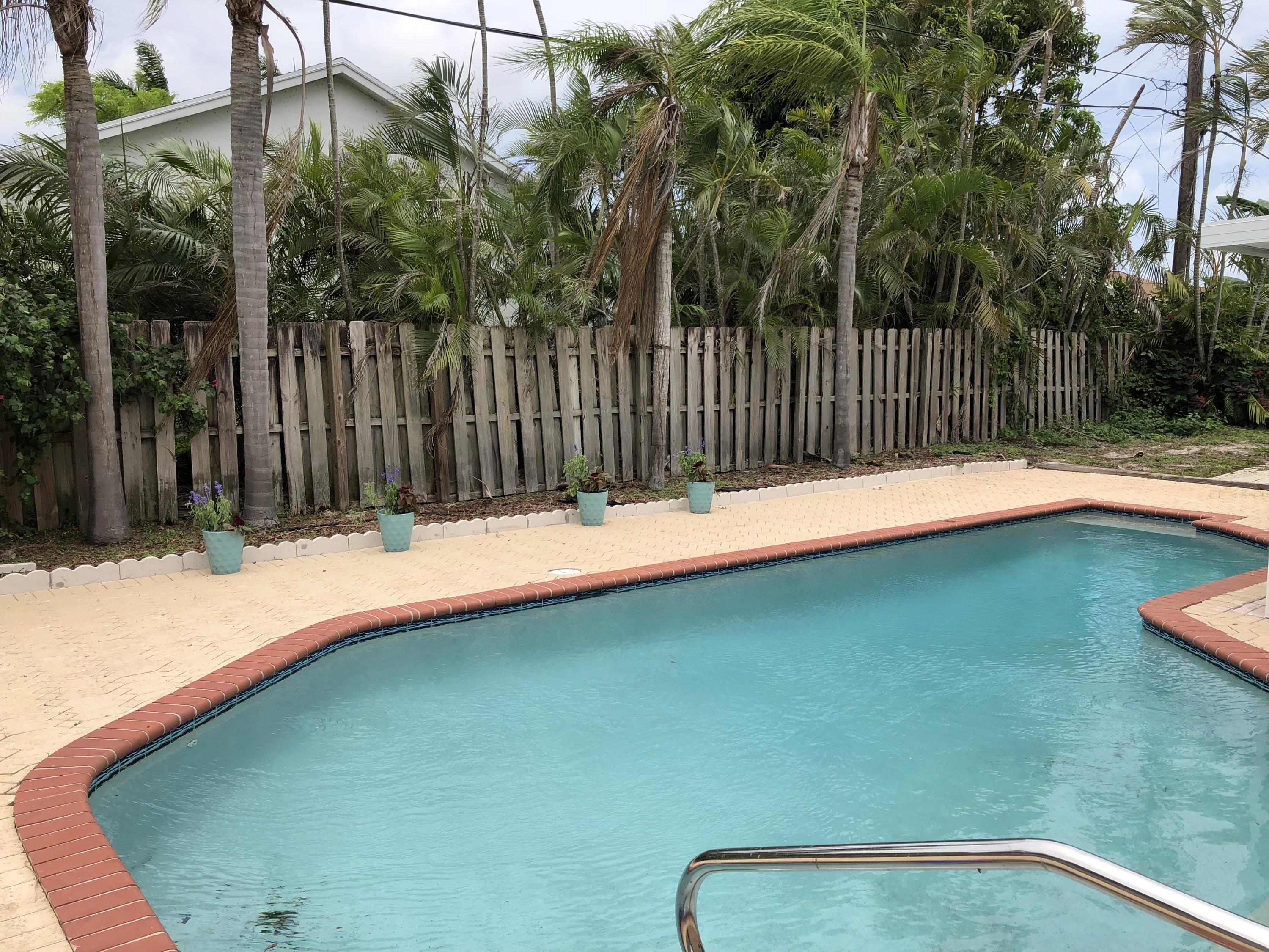 2731 Cambridge Road Lake Worth, FL 33462 - Photo 14 of 42 secluded back yard