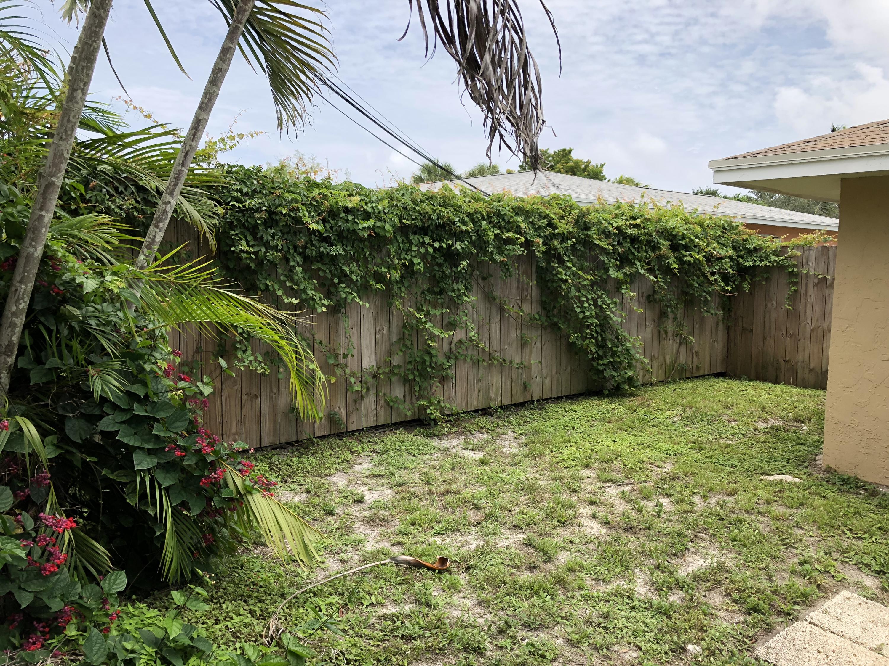 2731 Cambridge Road Lake Worth, FL 33462 - Photo 18 of 42 side yard