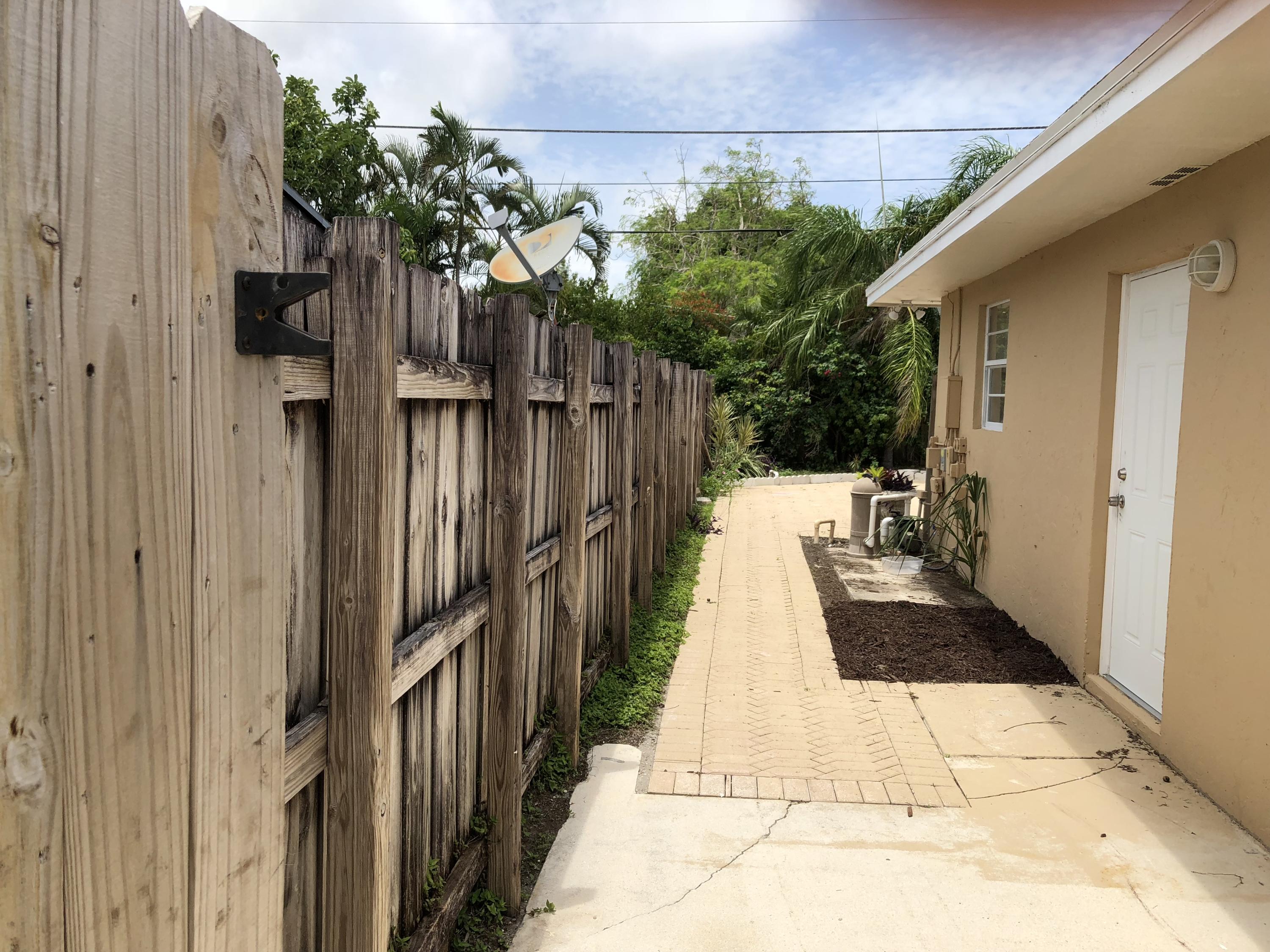 2731 Cambridge Road Lake Worth, FL 33462 - Photo 19 of 42 side parking or storage