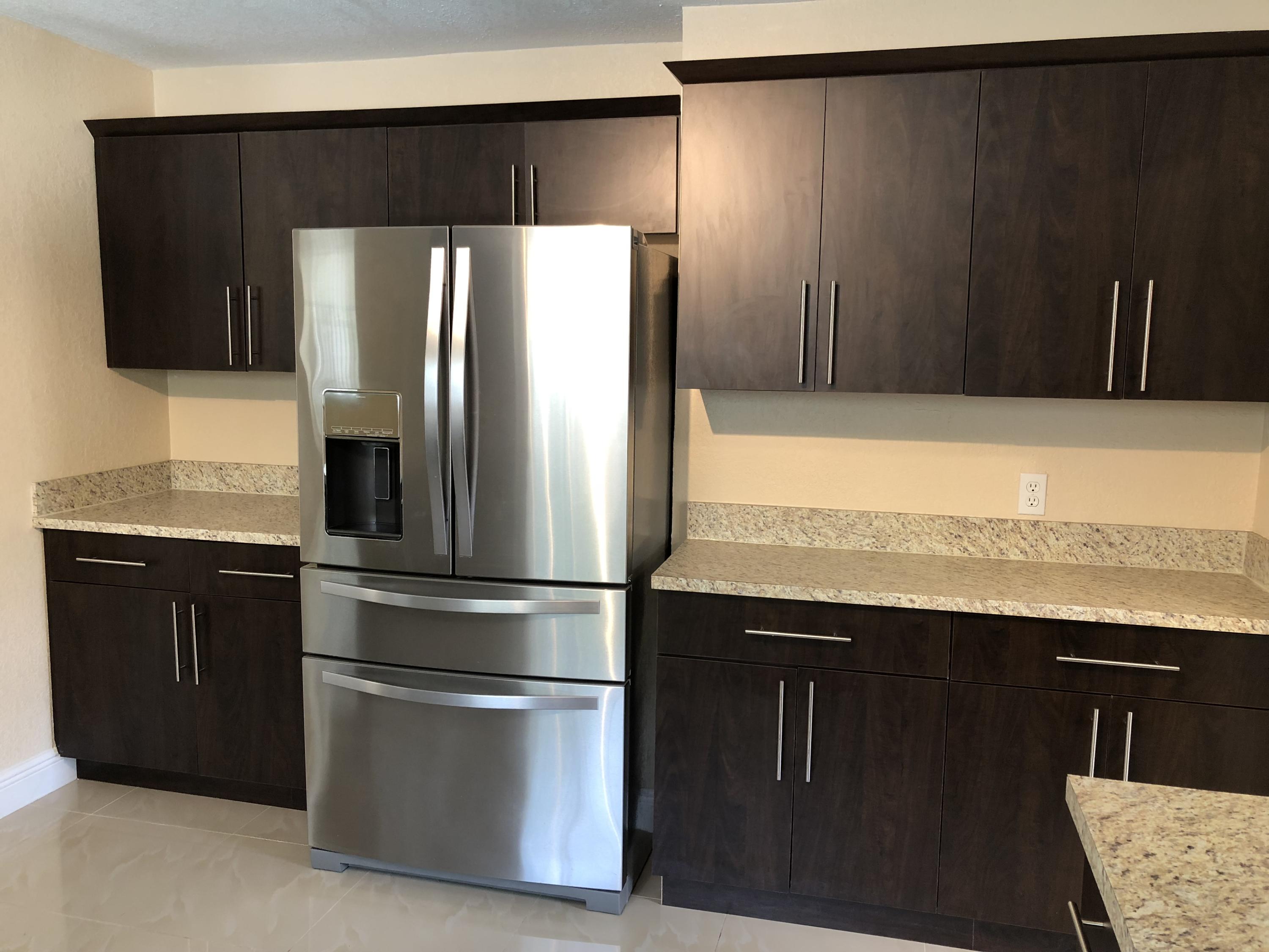 2731 Cambridge Road Lake Worth, FL 33462 - Photo 5 of 42 lots of cabinet space
