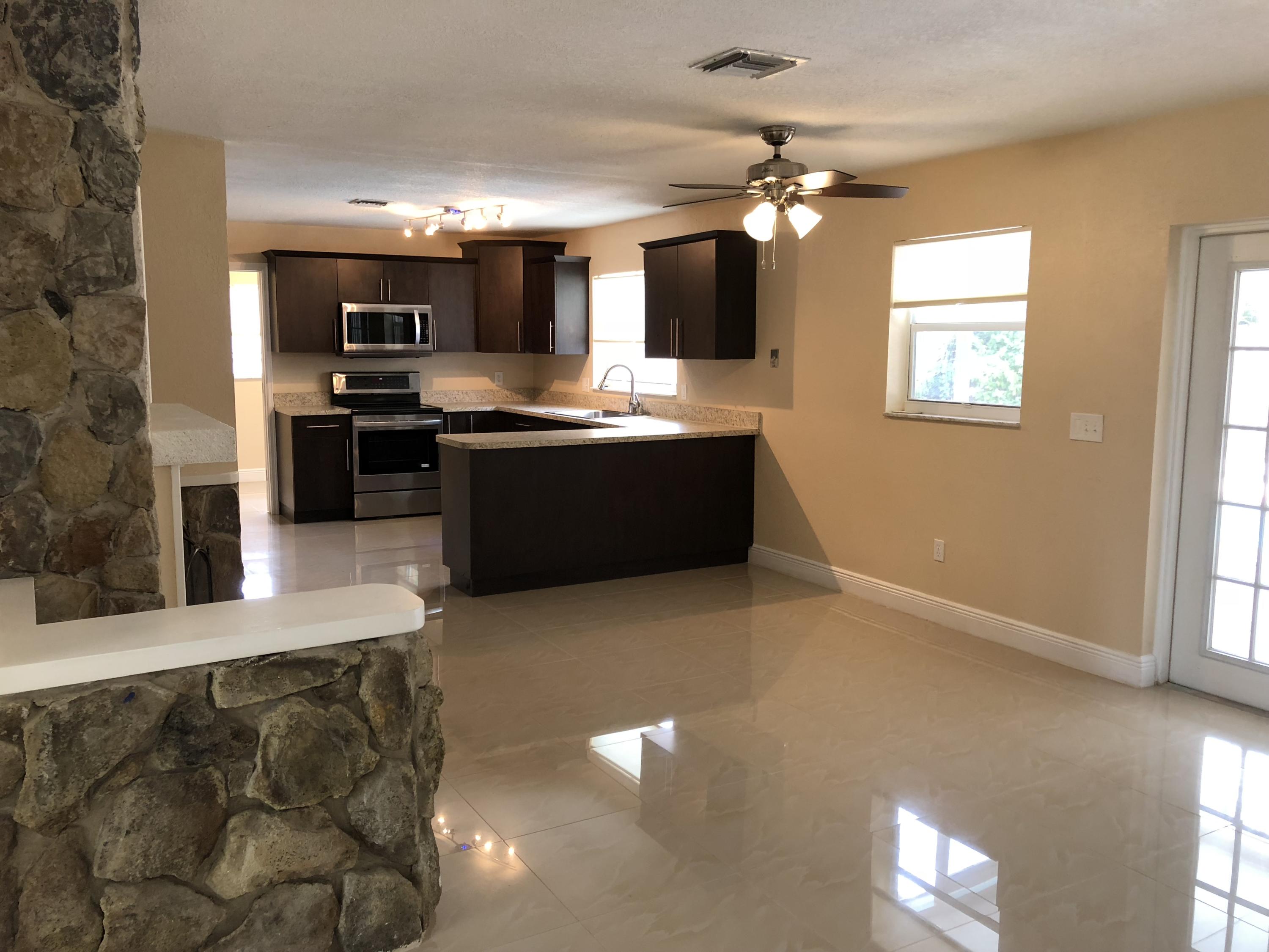 2731 Cambridge Road Lake Worth, FL 33462 - Photo 6 of 42 main living