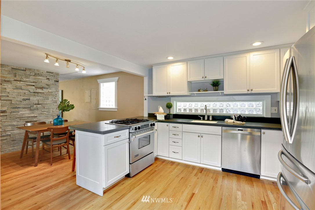 4345 Southwest Trenton Street Seattle, WA 98136 - Photo 8 of 25 Gallery Image 8