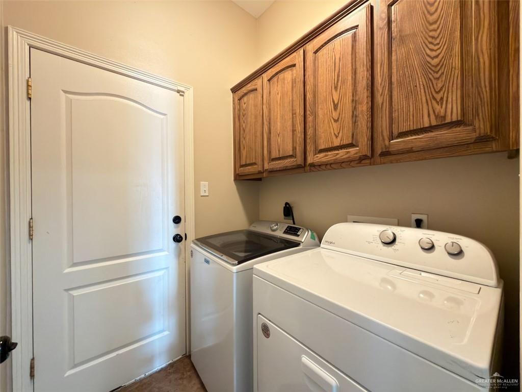 208 North 15th Street Hidalgo, TX 78557 - Photo 21 of 26 a utility room with dryer and washer
