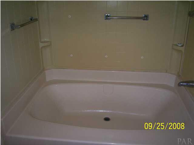 5280 Yellow Bluff Road Pensacola, FL 32507 - Photo 17 of 24 Large Garden Tub in Master Bath!