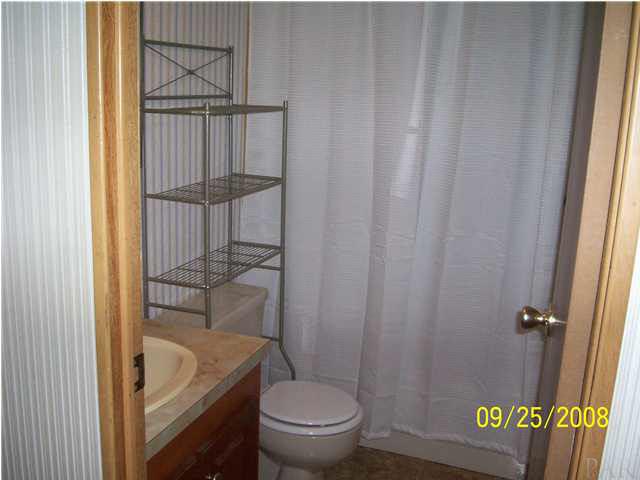 5280 Yellow Bluff Road Pensacola, FL 32507 - Photo 19 of 24 Hall Bath