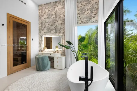 $5,985,000 | 14910 Southwest 16 Court, Fort Lauderdale, FL 33325