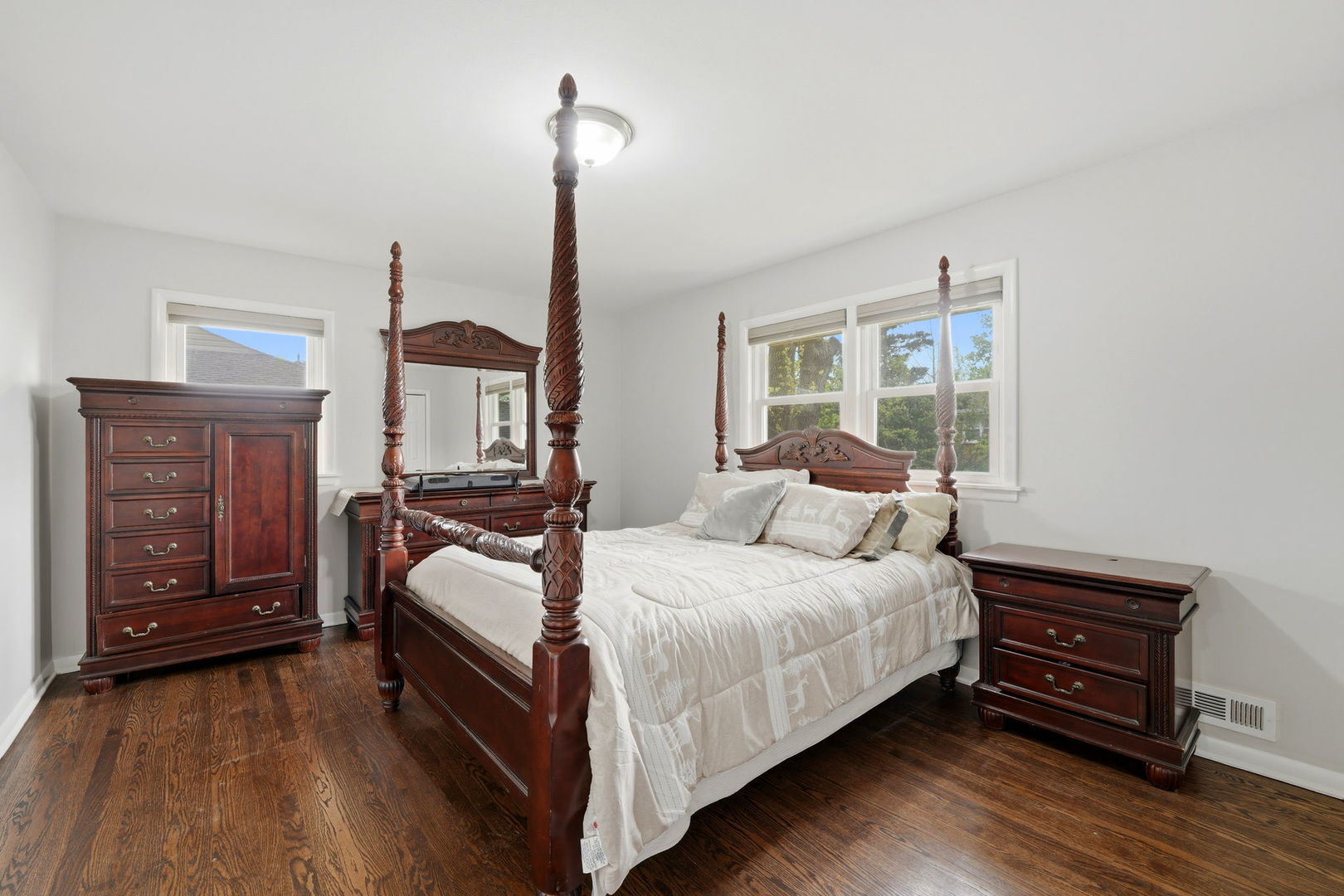 389 Michael John Drive Park Ridge, IL 60068 - Photo 13 of 40