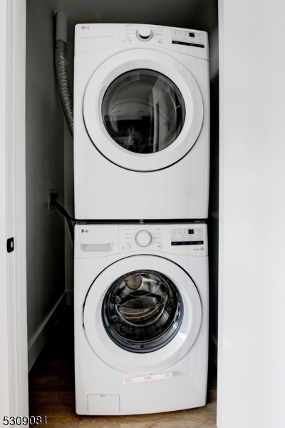 39 Madison Street Newark, NJ 07105 - Photo 12 of 33 a utility room with dryer and washer