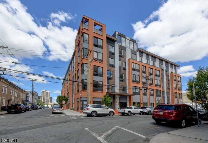 39 Madison Street Newark, NJ 07105 - Photo 2 of 33 a building view