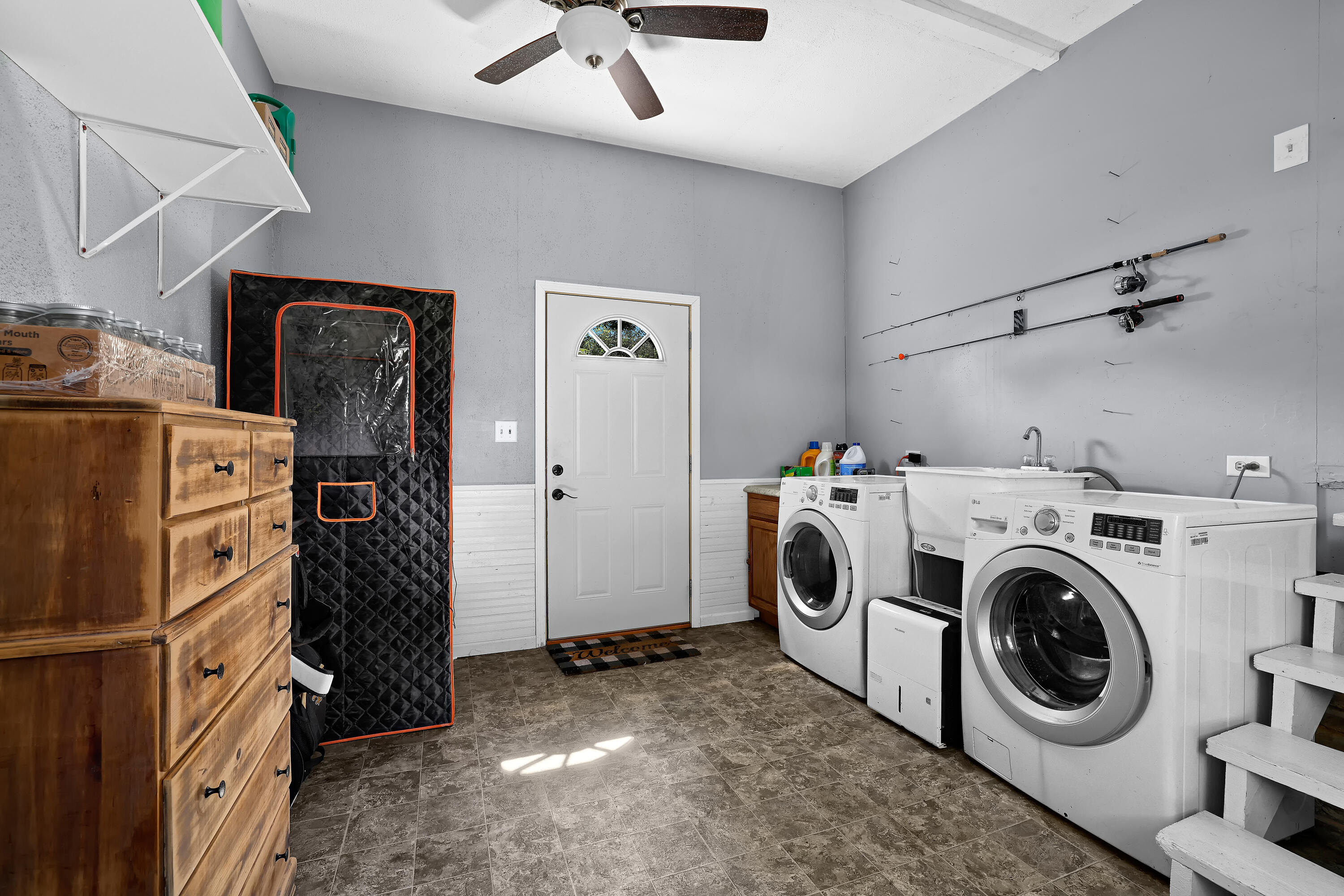 20048 West Mill Road Green Lake, WI 54941 - Photo 21 of 28 Entry/Laundry