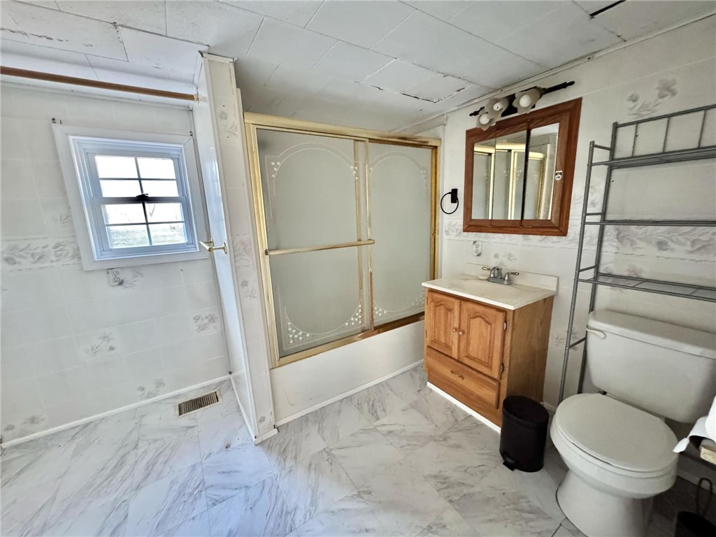 524 Highway 31 Montezuma, NY 13117 - Photo 8 of 17