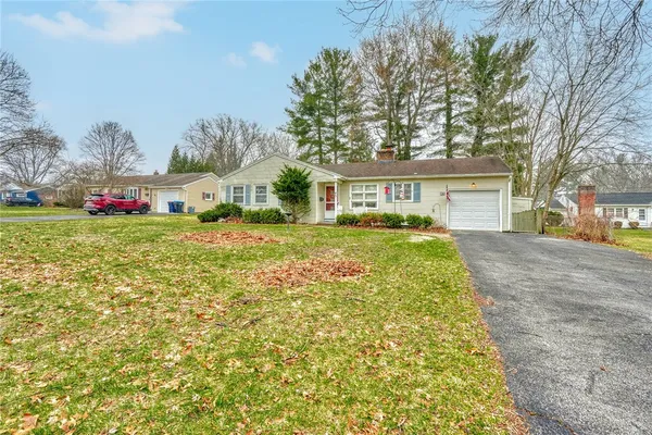 $184,900 | 43 Valley View Drive, Penfield, NY 14526