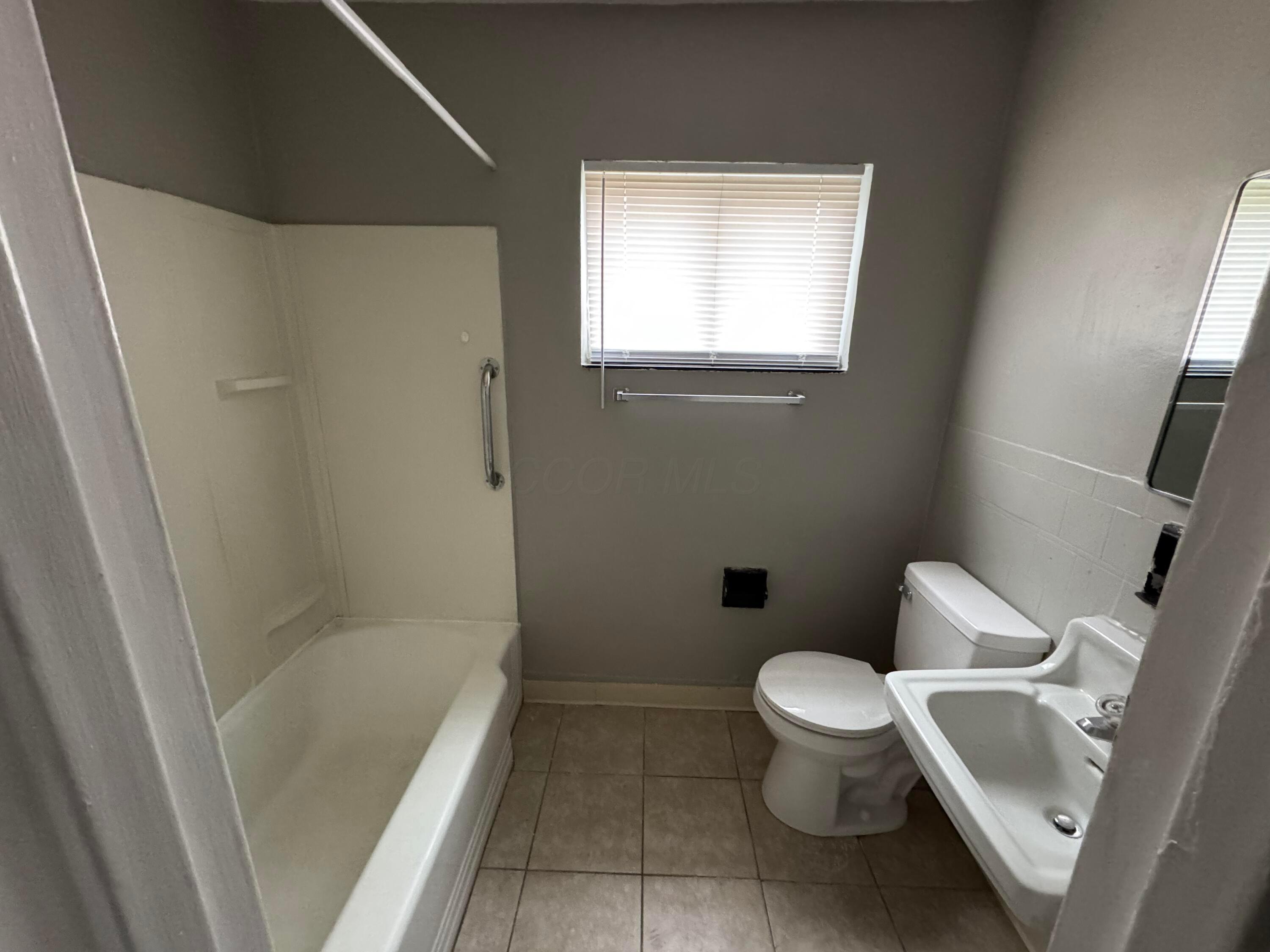 73 North Hampton Road Columbus, OH 43213 - Photo 20 of 35 IMG_1477