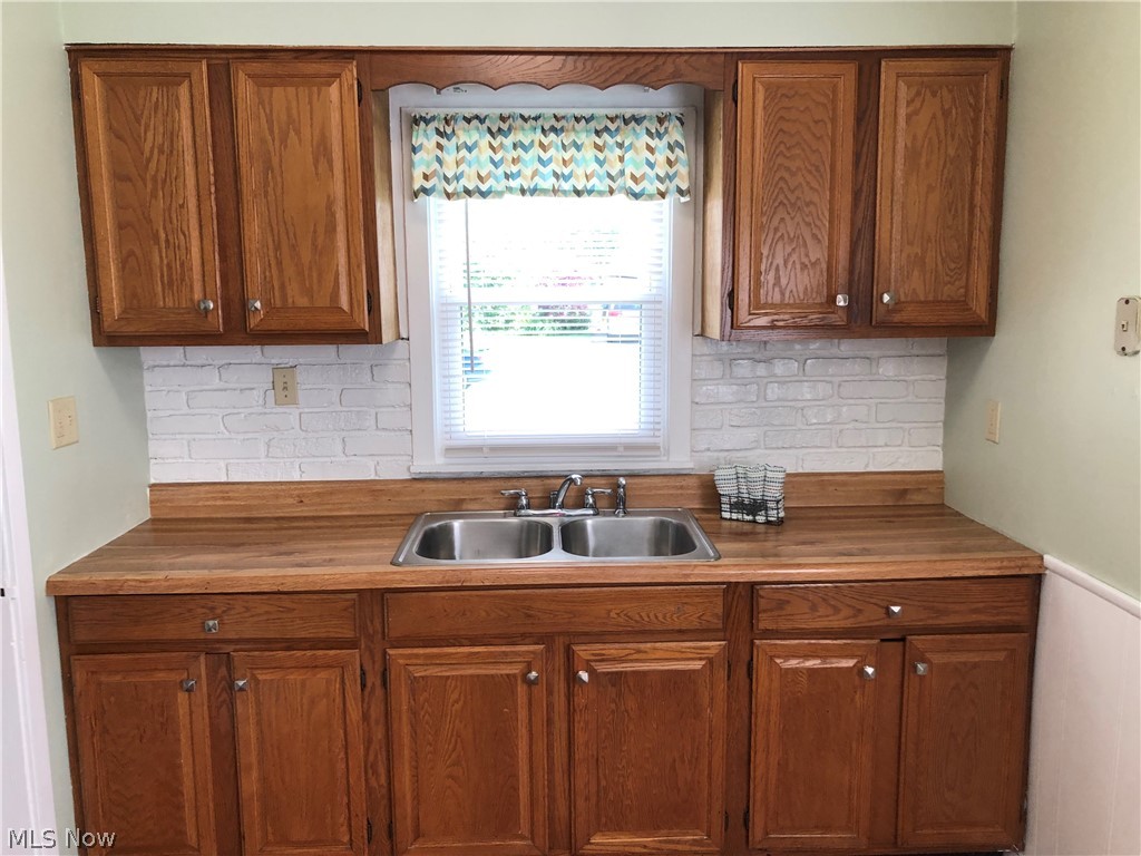 688 Weller Road Elyria, OH 44035 - Photo 6 of 20 Gallery Image 6