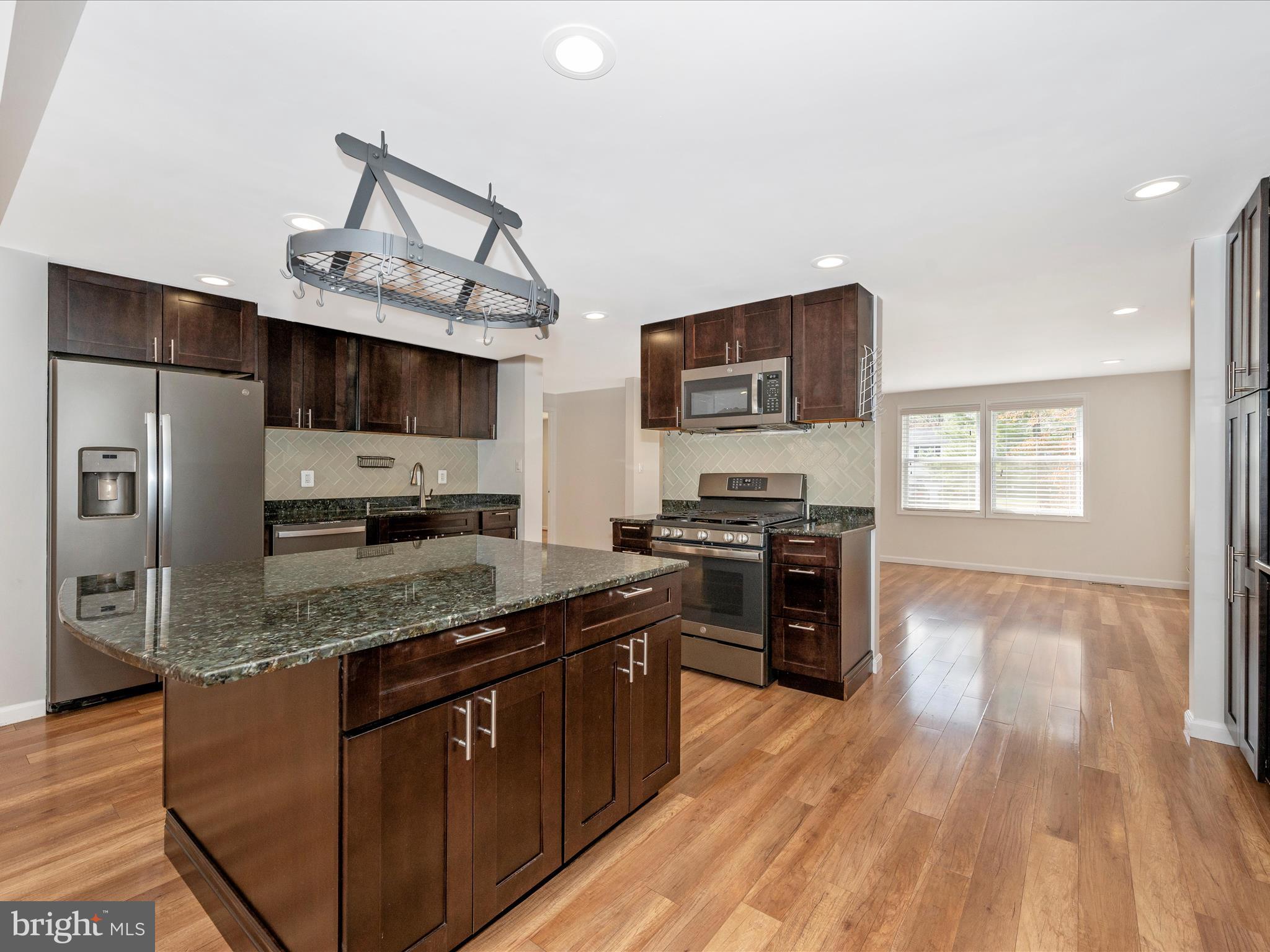 19121 Dowden Circle Poolesville, MD 20837 - Photo 11 of 54