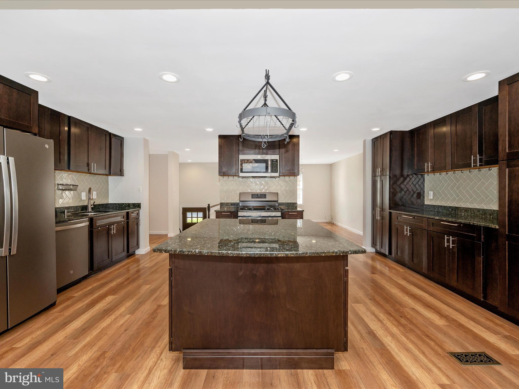 19121 Dowden Circle Poolesville, MD 20837 - Photo 12 of 54