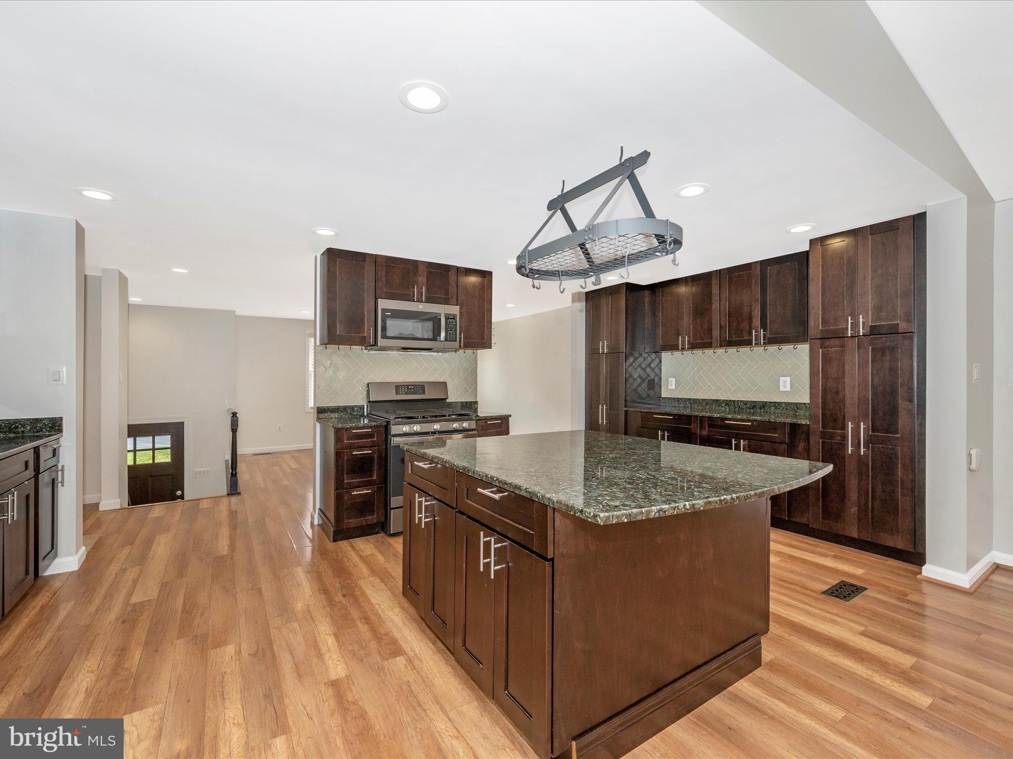 19121 Dowden Circle Poolesville, MD 20837 - Photo 13 of 54