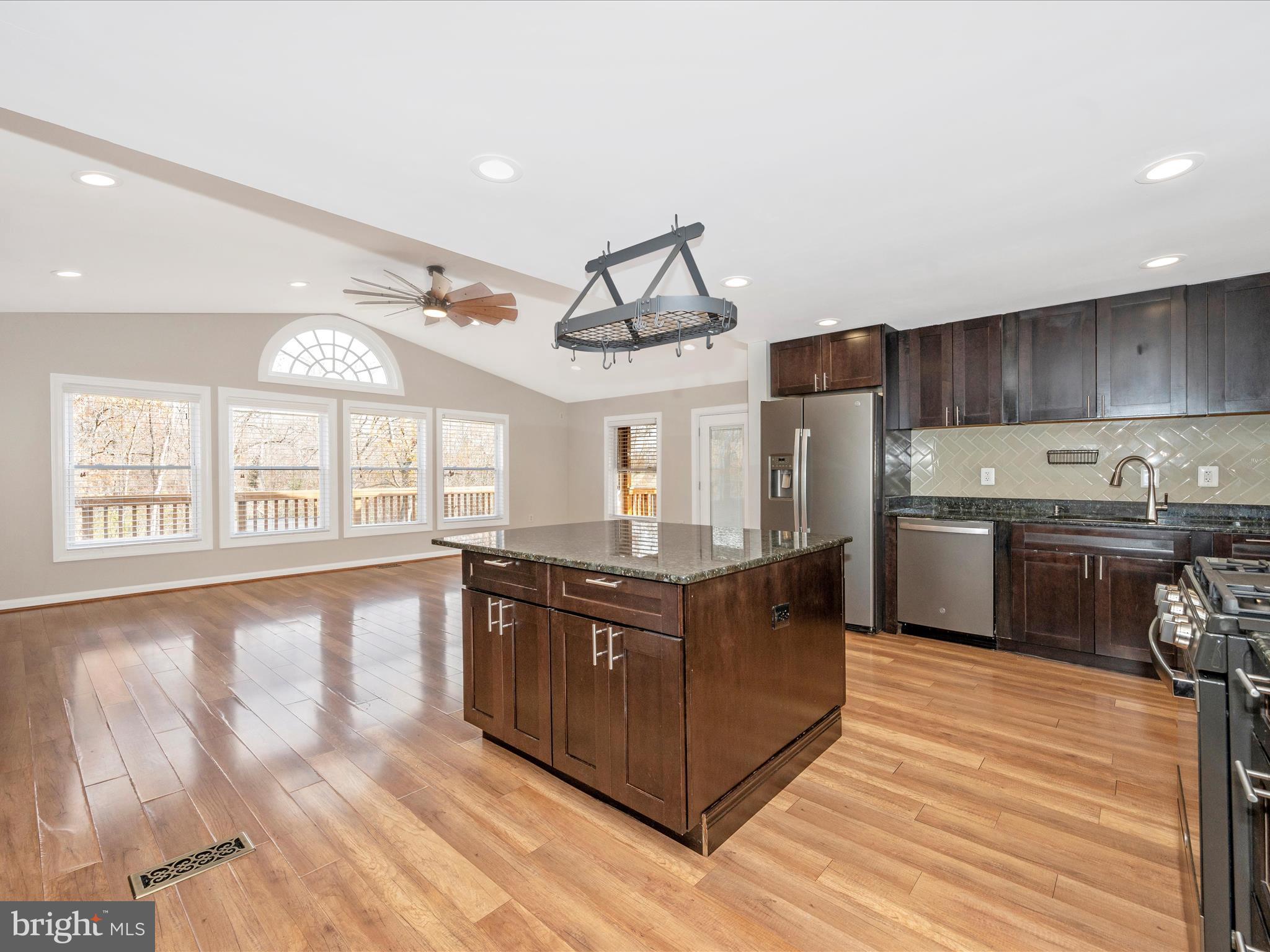 19121 Dowden Circle Poolesville, MD 20837 - Photo 15 of 54