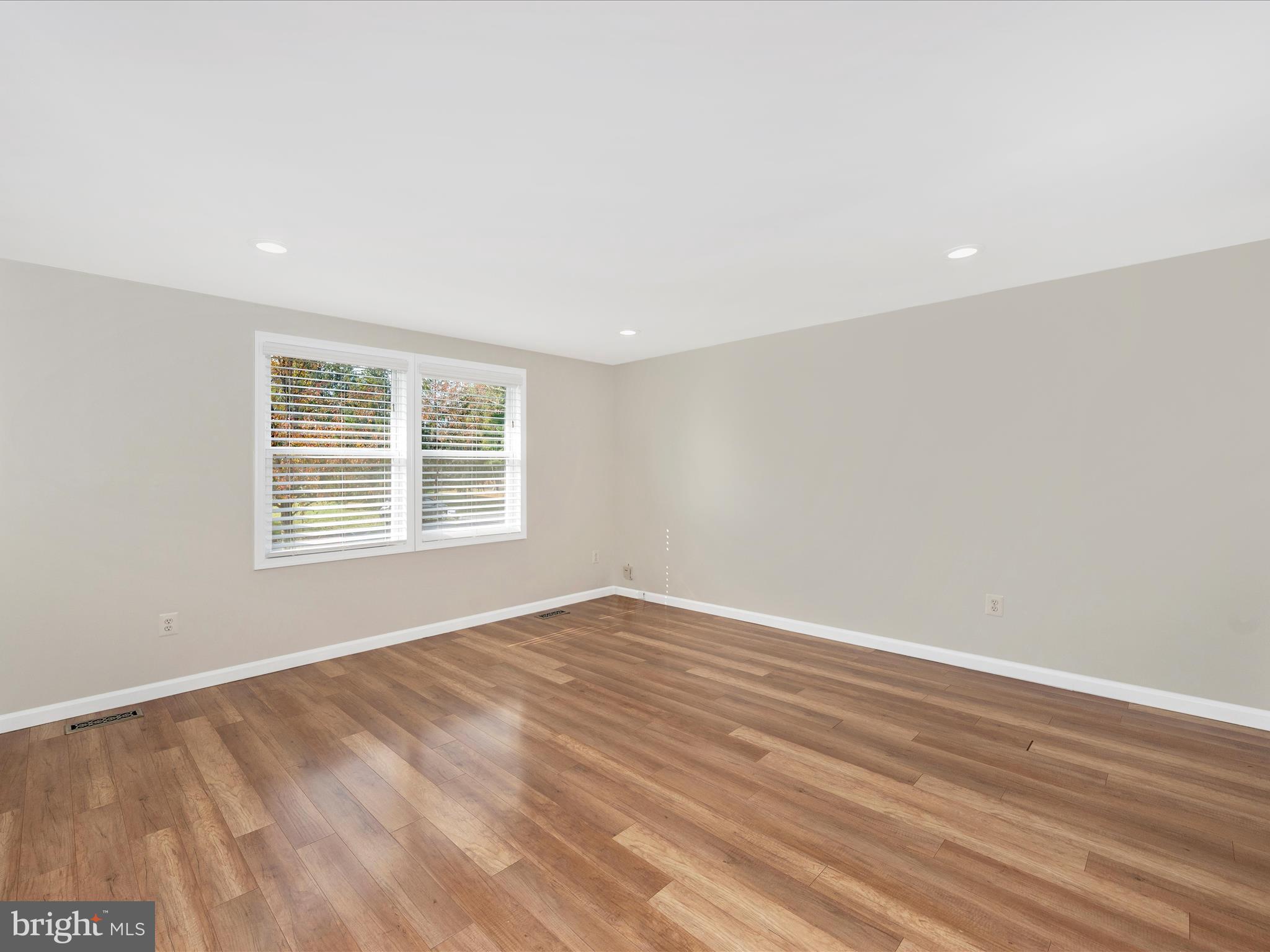 19121 Dowden Circle Poolesville, MD 20837 - Photo 3 of 54