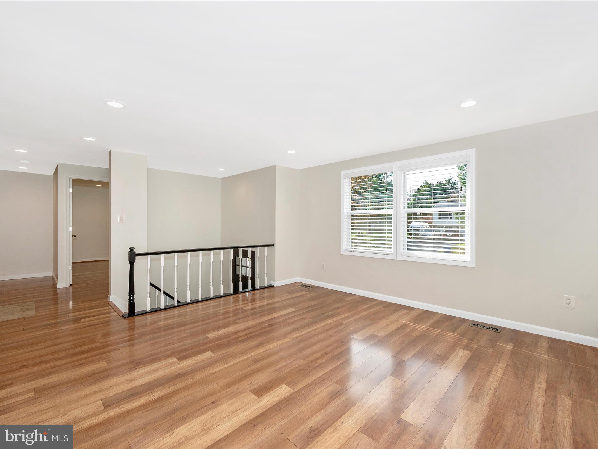 19121 Dowden Circle Poolesville, MD 20837 - Photo 5 of 54