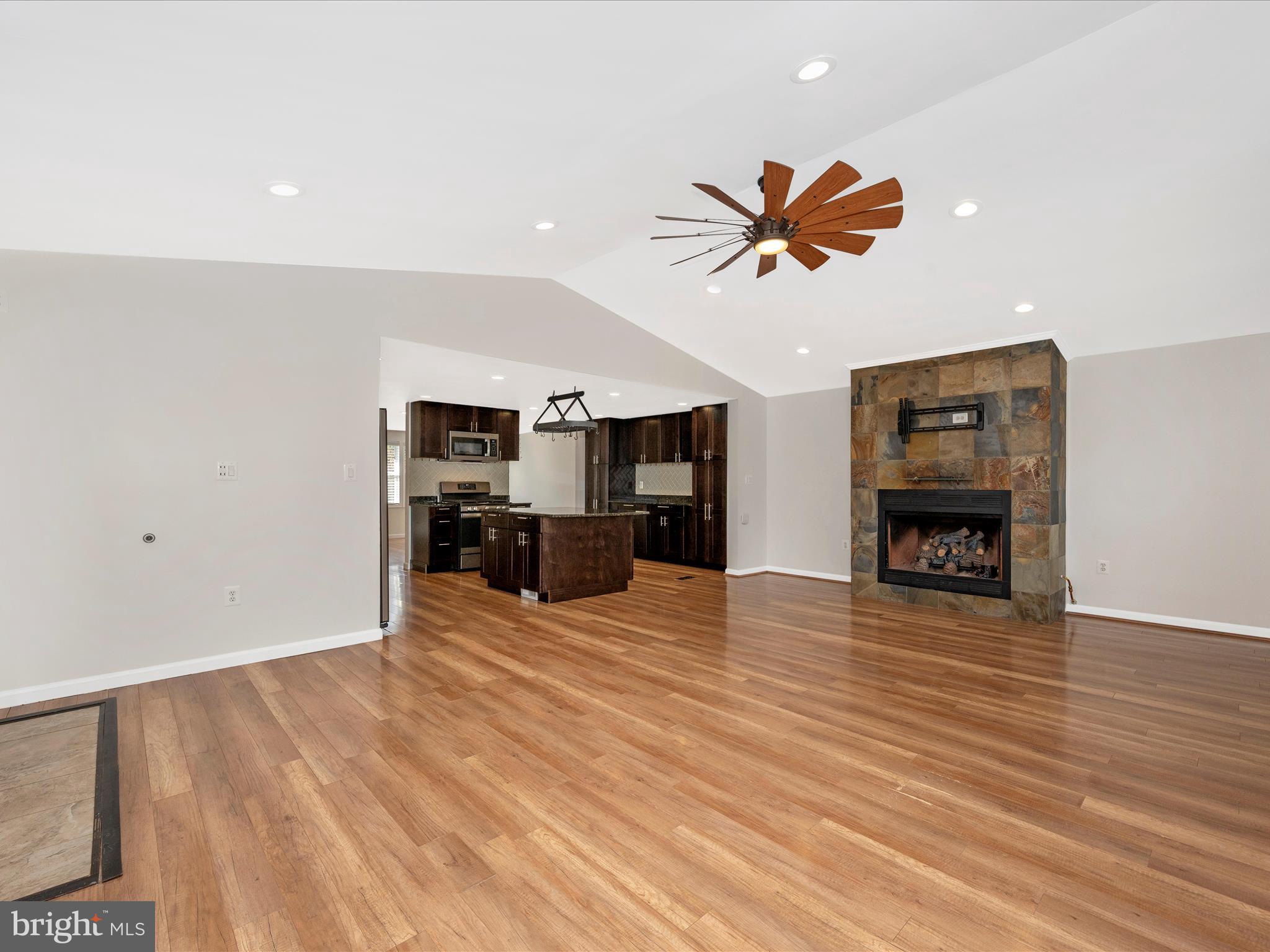 19121 Dowden Circle Poolesville, MD 20837 - Photo 10 of 54