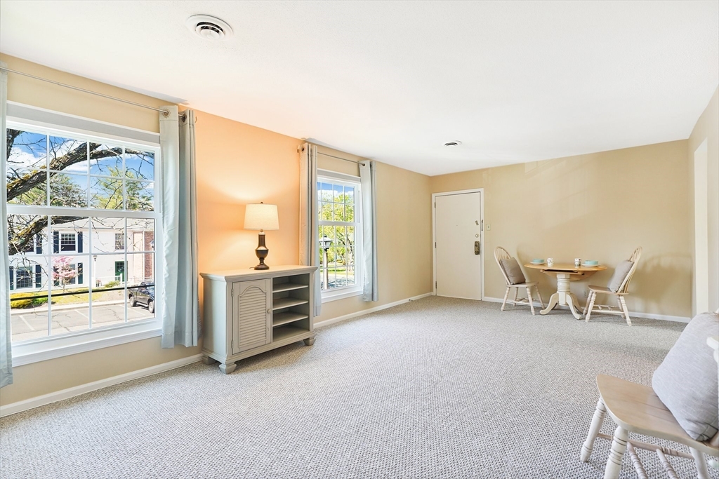 39 Yorktown Drive, Unit D Springfield, MA 01108 - Photo 5 of 29